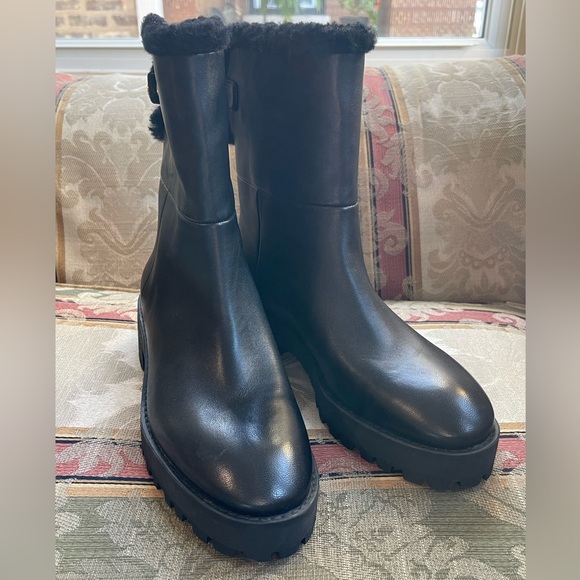 Stuart Weitzman COOPER CHILL BOOTIE. Size 5.5 Women 
N12-12 - Picture 1 of 9
